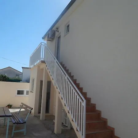Arleta Appartement